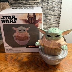 New Star Wars The Child Sculpted Ceramic Salt and Pepper Set